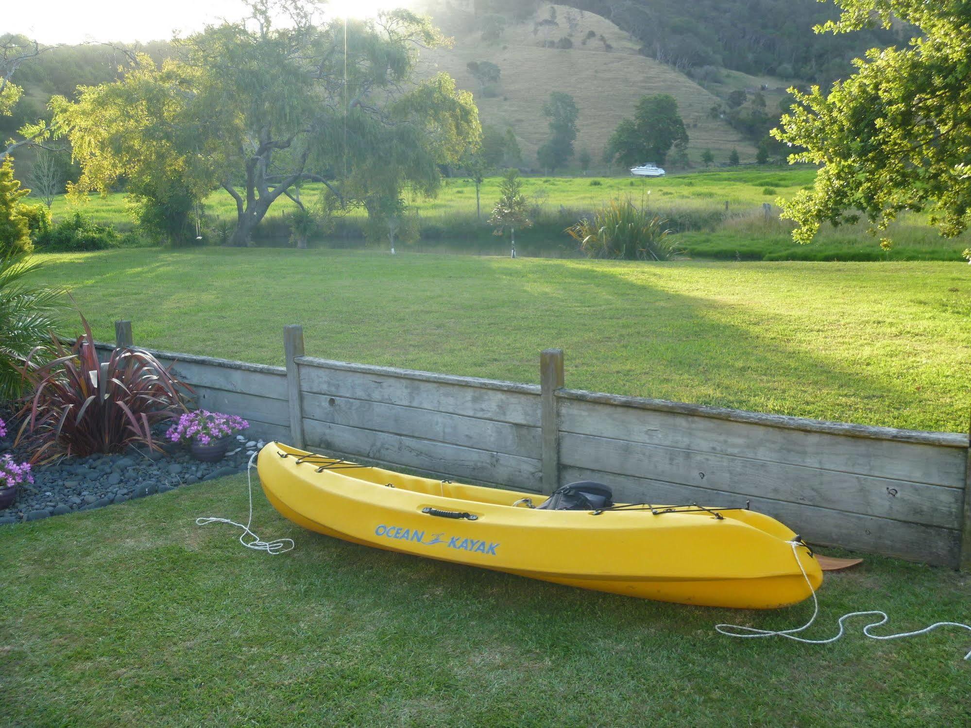 At Parkland Place B&B Whitianga Extérieur photo