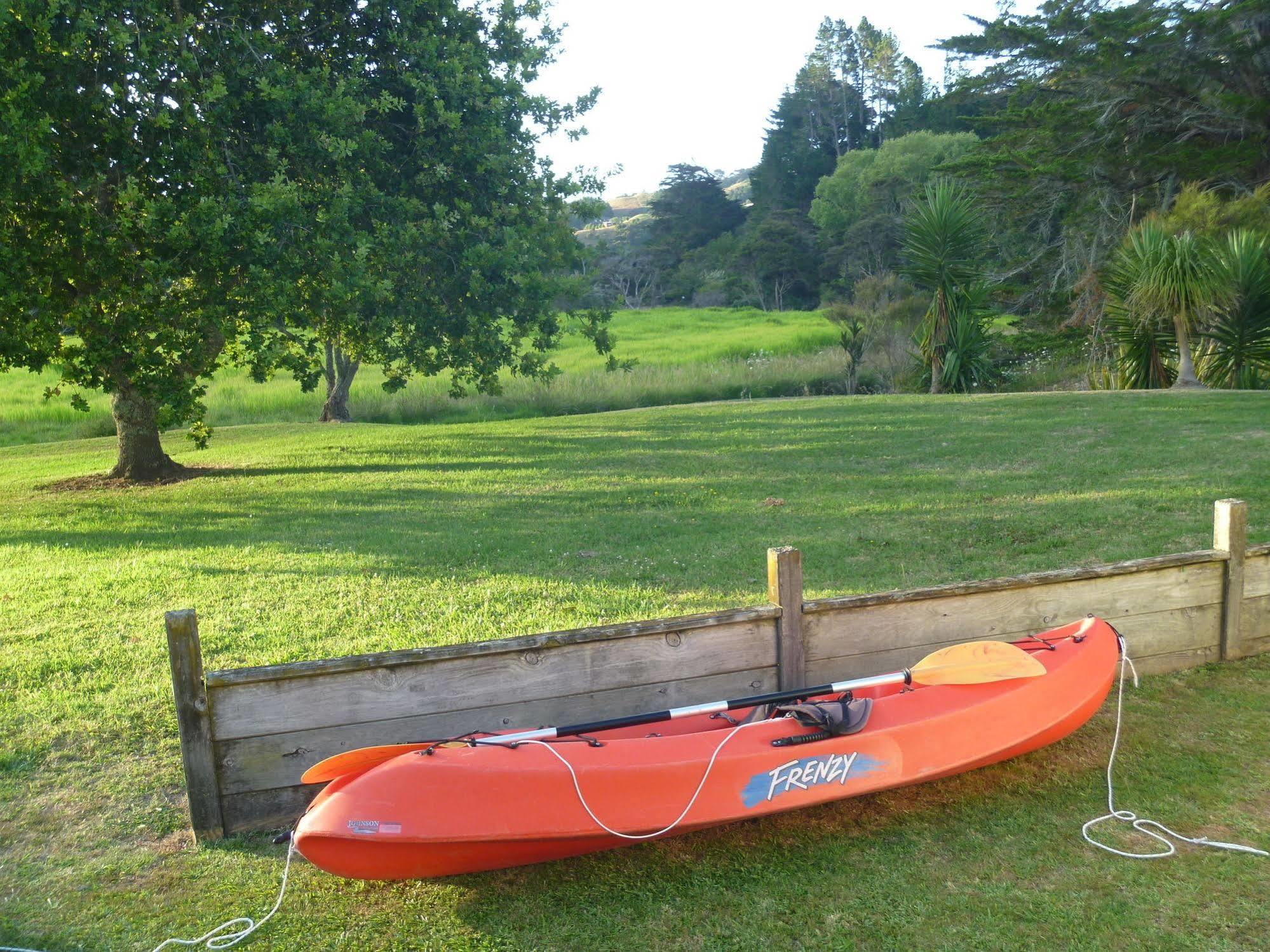 At Parkland Place B&B Whitianga Extérieur photo